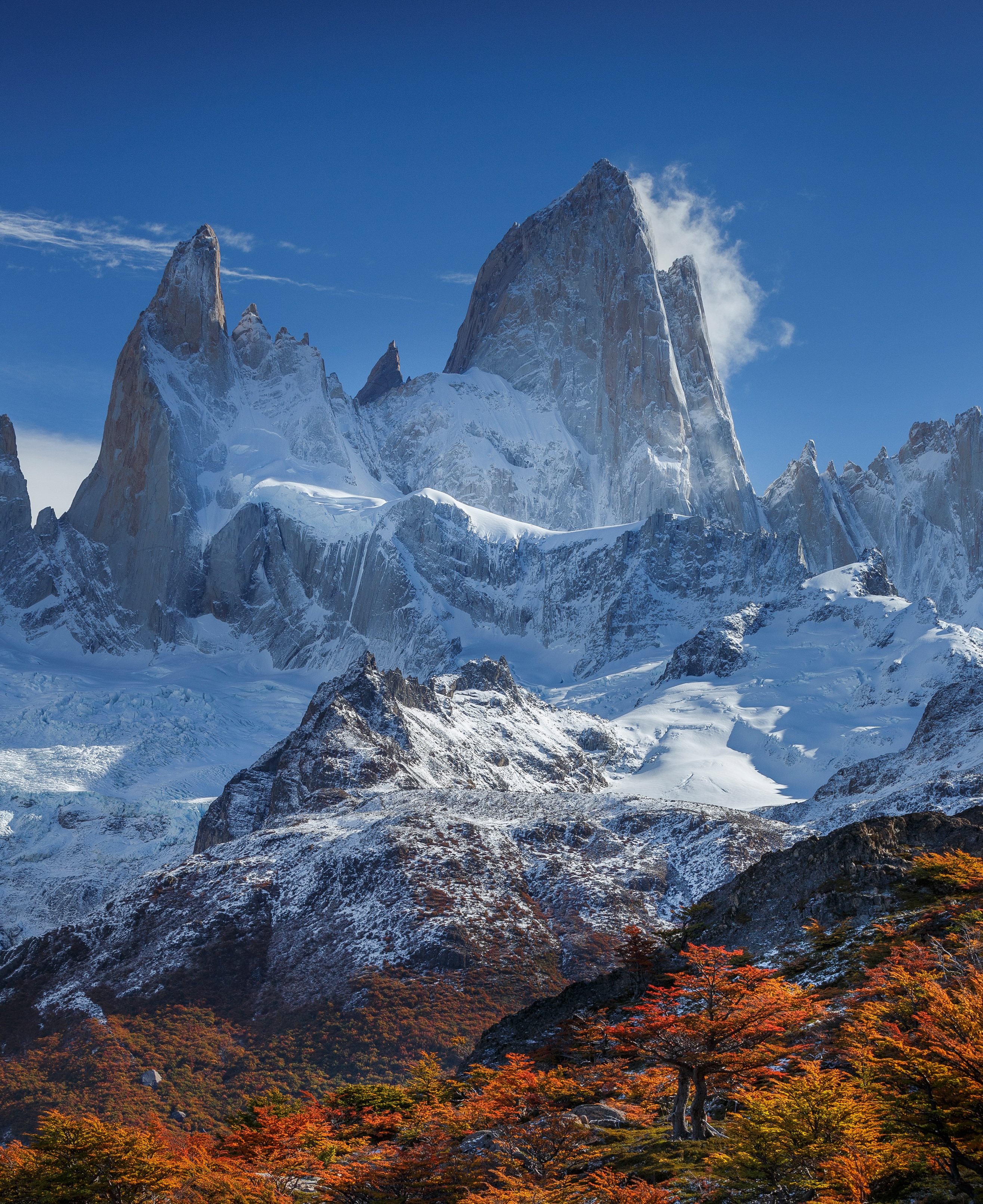 A broad Patagonian glacier flowing between mountain ridges